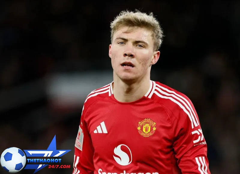 than dong mu khong the gop mat tai europa league Thần đồng MU không thể góp mặt tại Europa League